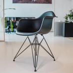 VITRA EAMES PLASTIC ARMCHAIR stoel, Ophalen, Zwart, Zo goed als nieuw, Eén