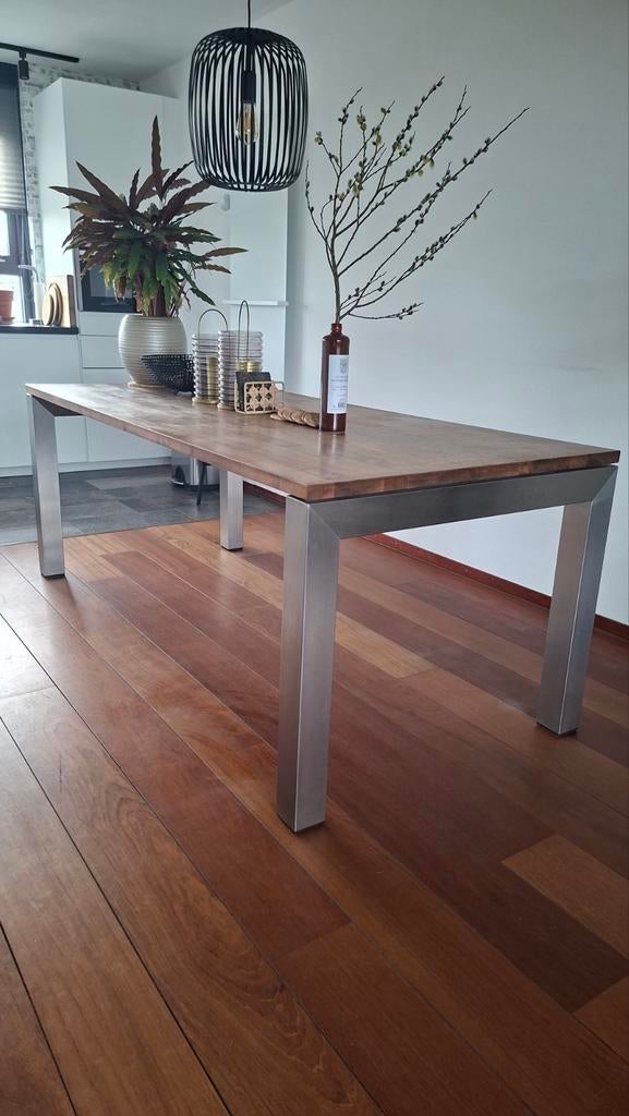 Mooie robuust houten eettafel (200x90) met RVS onderstel, Huis en Inrichting, Tafels | Eettafels, 200 cm of meer, Zo goed als nieuw