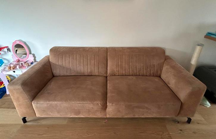 Cognac Microleder 3-zitsbank met contrast stiksel, Huis en Inrichting, Banken | Bankstellen, Gebruikt, Rechte bank, Driepersoons