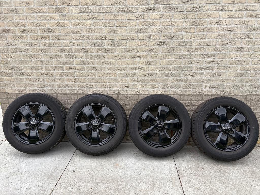 Originele 15 inch Zwarte MINI Velgen + Michelin Zomerbanden, Auto-onderdelen, Banden en Velgen, Ophalen, Gebruikt, 15 inch, Velg(en)