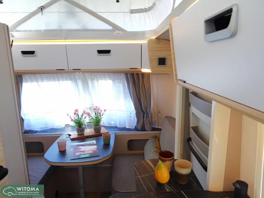 Eriba Touring 430 Dit voorjaar op vakantie!, Caravans en Kamperen, Caravans, Eriba, Dwarsbed, Bedrijf, Kleine zit