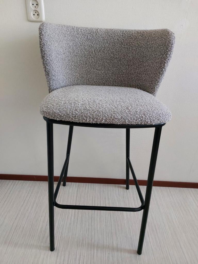 Moderne barkruk met rugleuning - Grijs, Ophalen, Met voetsteun, 60 tot 90 cm, Zo goed als nieuw