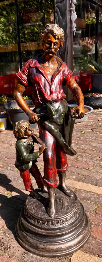 Beeld van kunststof: Man met kind, Ophalen, Groep mensen, Kunststof, Beeld