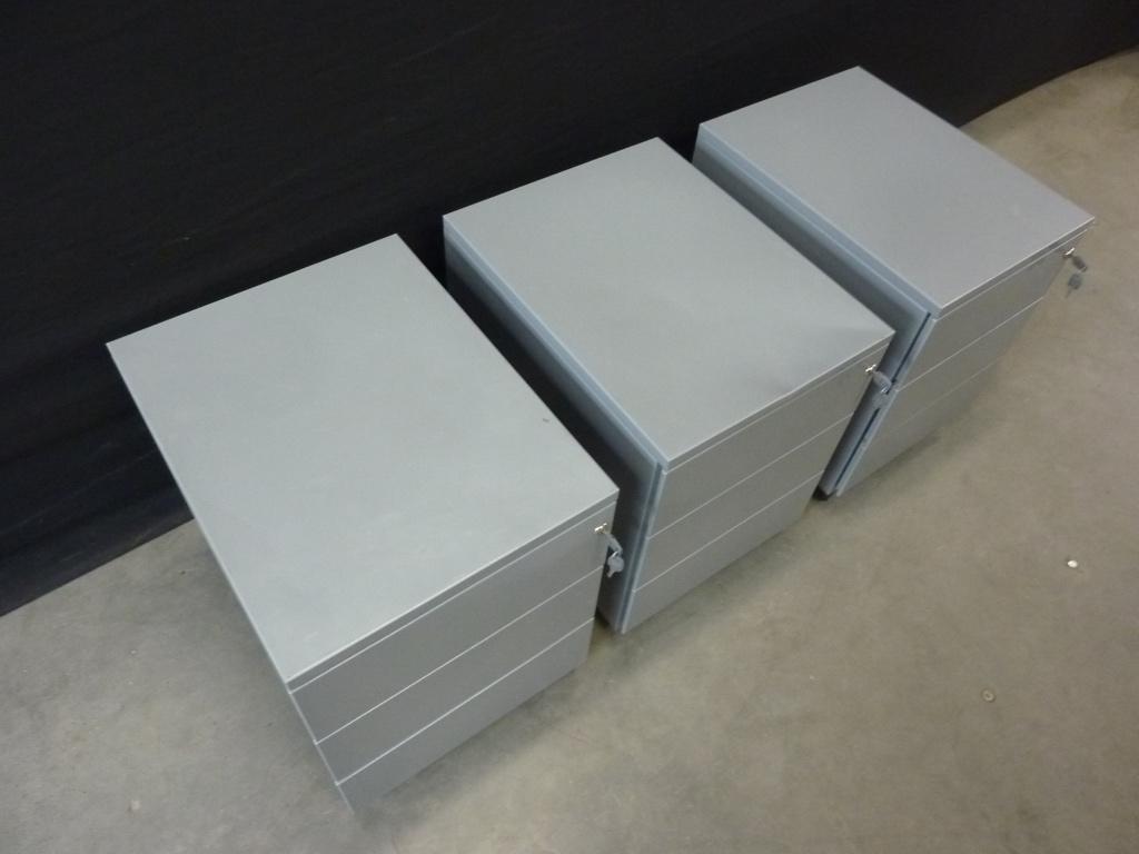 Net stalen ladeblok / ladekast / ladeblokken met sleutels, Ophalen, Minder dan 50 cm, Handelsonderneming Hendriksen, 3 of 4 laden