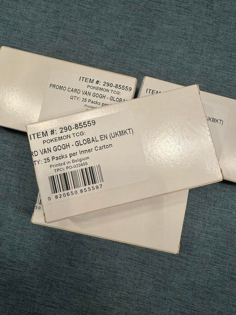 Pikachu van Gogh promo cases (leeg), Ophalen of Verzenden, Zo goed als nieuw