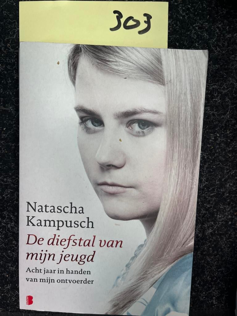 Natascha Kampusch - De diefstal van mijn jeugd, Ophalen of Verzenden, Zo goed als nieuw, Overige