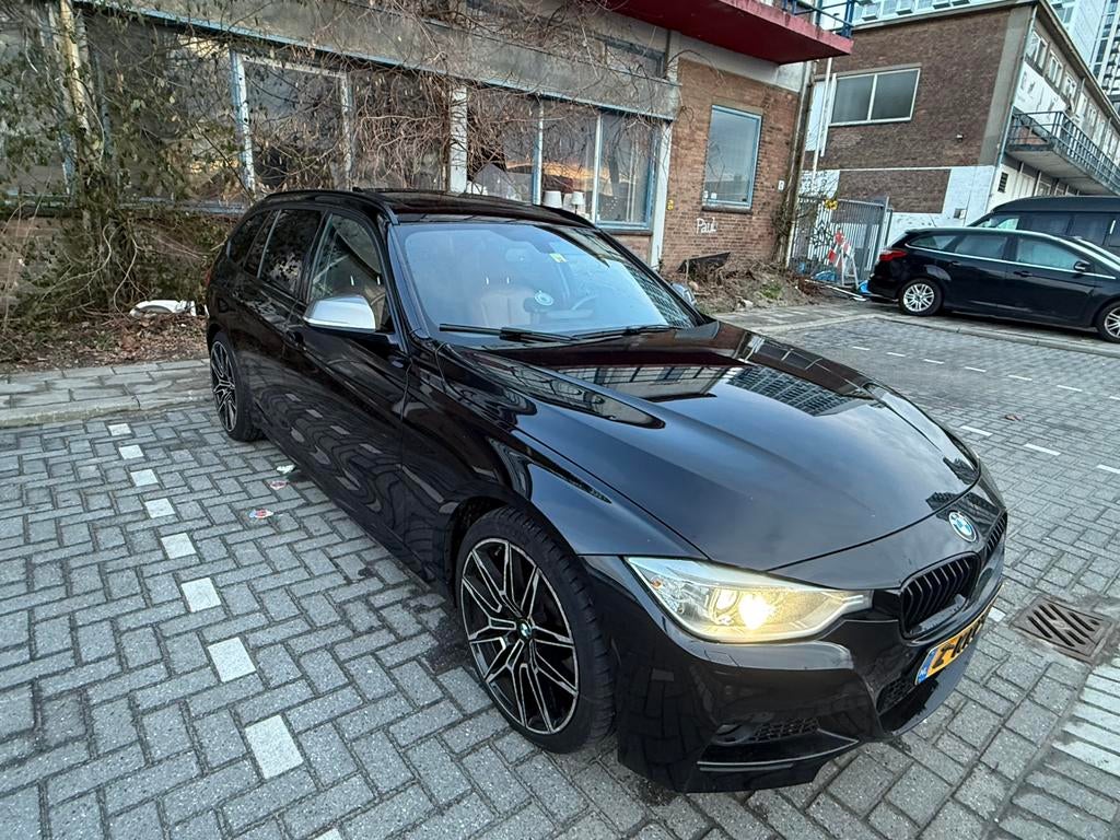 BMW 3-Serie 3.0 330D Xdrive Touring AUT 2013 Zwart, Auto's, BMW, Automaat, Euro 5, 1800 kg, 2993 cc