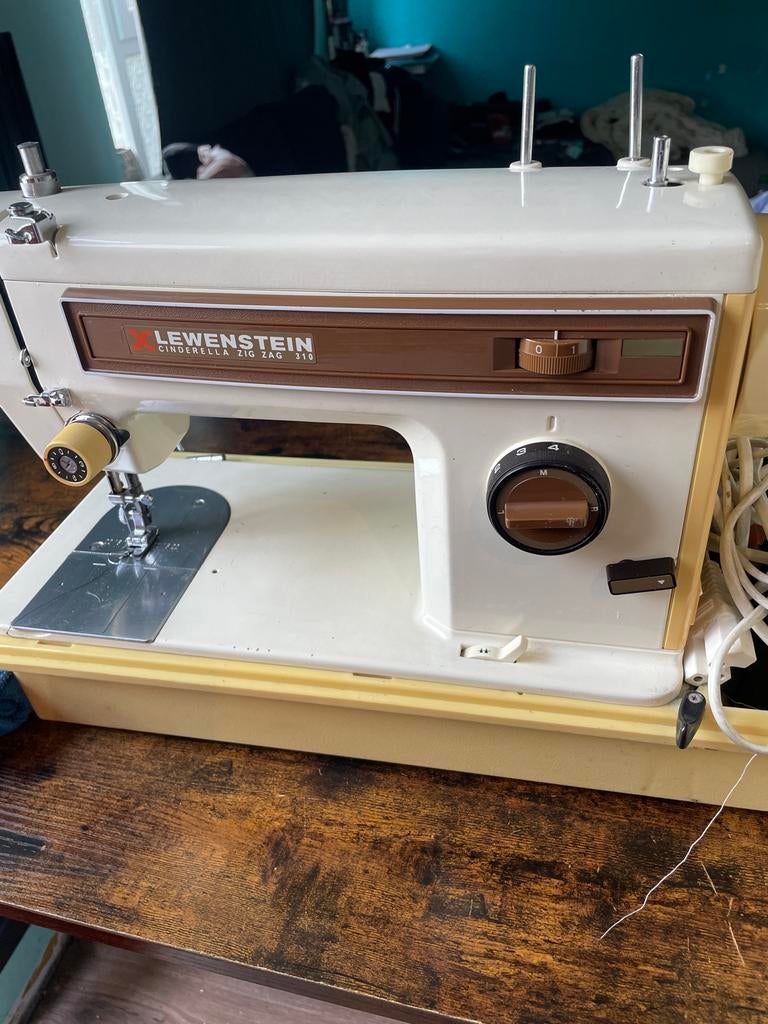 Lewenstein Cinderella Zig Zag 310 naaimachine, Hobby en Vrije tijd, Naaimachines en Toebehoren, Ophalen, Gebruikt, Naaimachine