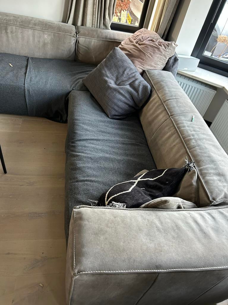 Zandkleurige hoekzitbank van geschuurd leer, Huis en Inrichting, Banken | Bankstellen, Gebruikt, Hoekbank, Vierpersoons of meer