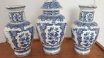 Delfts blauw kast stel/ 3 delige vazen, Huis en Inrichting, Woonaccessoires | Vazen, Blauw, Aardewerk of Porselein, Ophalen of Verzenden
