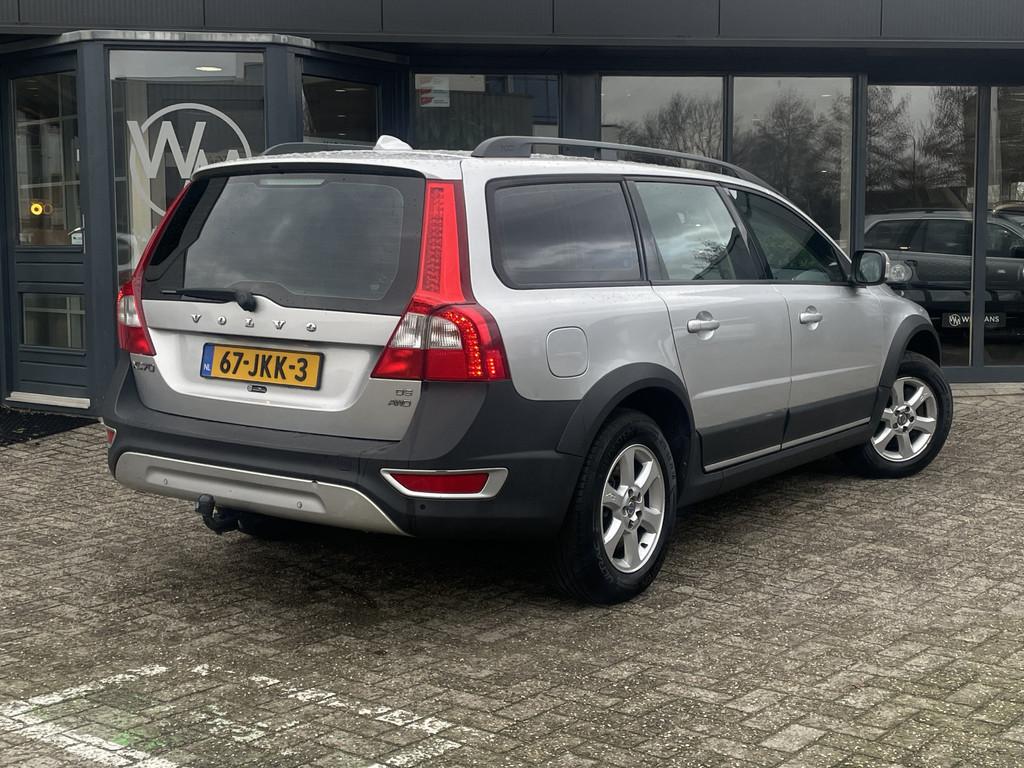 Volvo XC70 2.4 D5 AWD Leder | Navi | 2e eig | Distr vv in 20, Automaat, 1716 kg, Gebruikt, Zwart