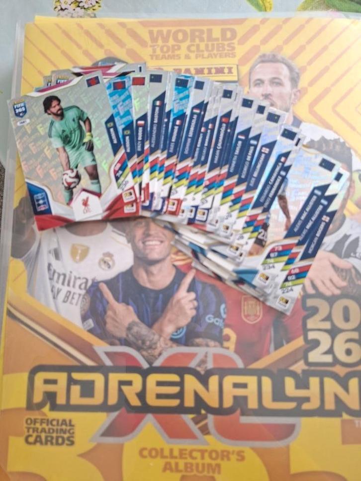 Panini Adrenalyn 2026, Hobby en Vrije tijd, Verzamelkaartspellen | Overige, Zo goed als nieuw, Meerdere kaarten, Verzenden