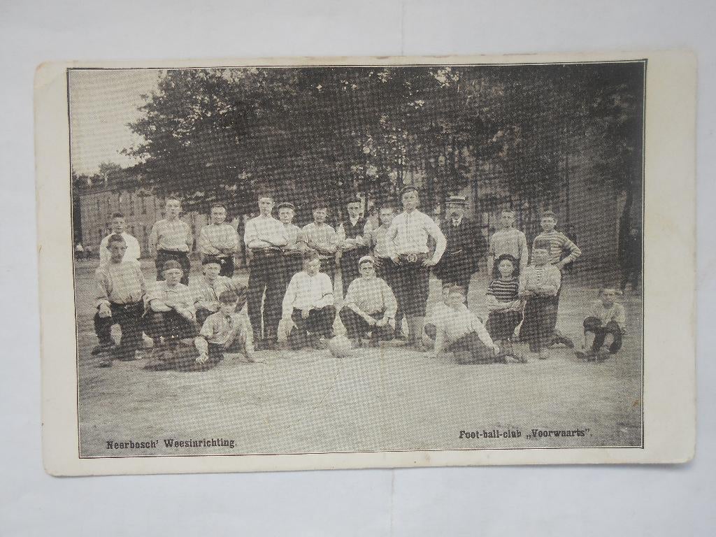 Nijmegen Neerbosch voetbalclub Voorwaarts elftal foto ballen, Verzamelen, Ophalen of Verzenden, 1920 tot 1940, Ongelopen, Gelderland