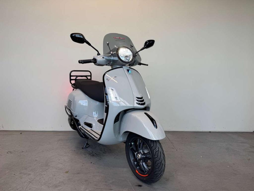 Vespa GTS 310 Super Sport Chalk Grey, 2024, Custom, Niet ingevuld, Scooter, Bedrijf, Niet ingevuld
