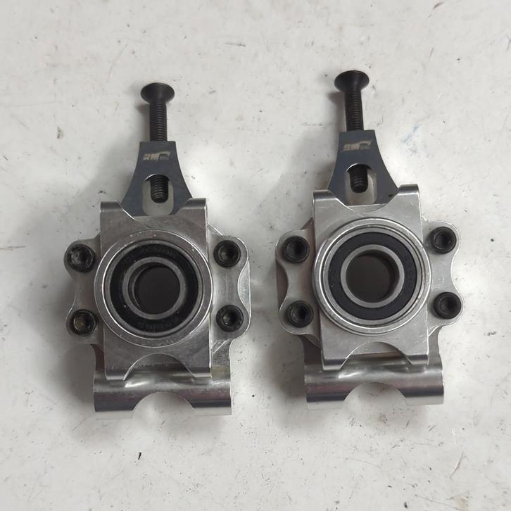 HPI Baja 5b, 5T, 5SC achterste aluminium fusees (Rovan, KM), Hobby en Vrije tijd, Modelbouw | Radiografisch | Auto's, Zo goed als nieuw