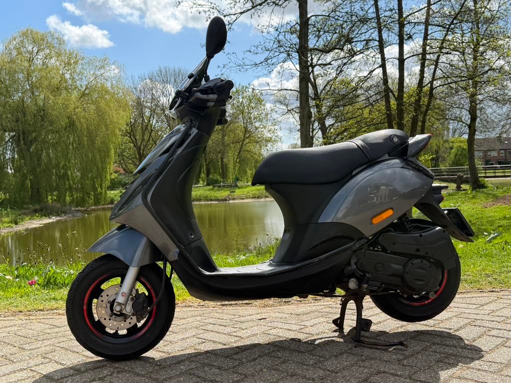 Piaggio Zip SP, Fietsen en Brommers, Scooters | Piaggio, Gebruikt, Zip, Maximaal 45 km/u, Benzine, Ophalen