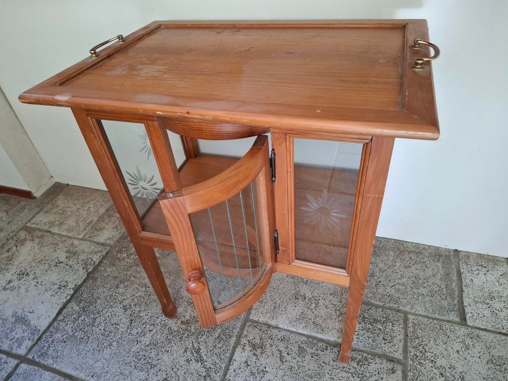 Vitrine kast met teblaadje., Ophalen