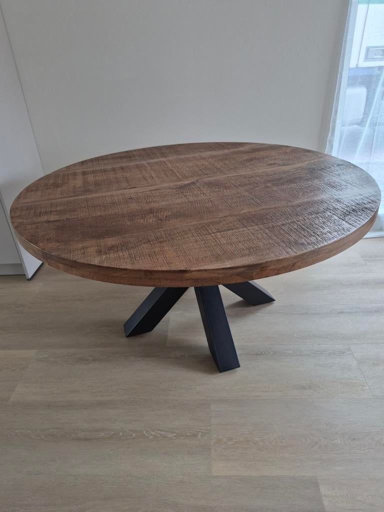 Mahoniehouten ronde eettafel met zwart onderstel, Huis en Inrichting, Tafels | Eettafels, 150 tot 200 cm, Rond, Zo goed als nieuw