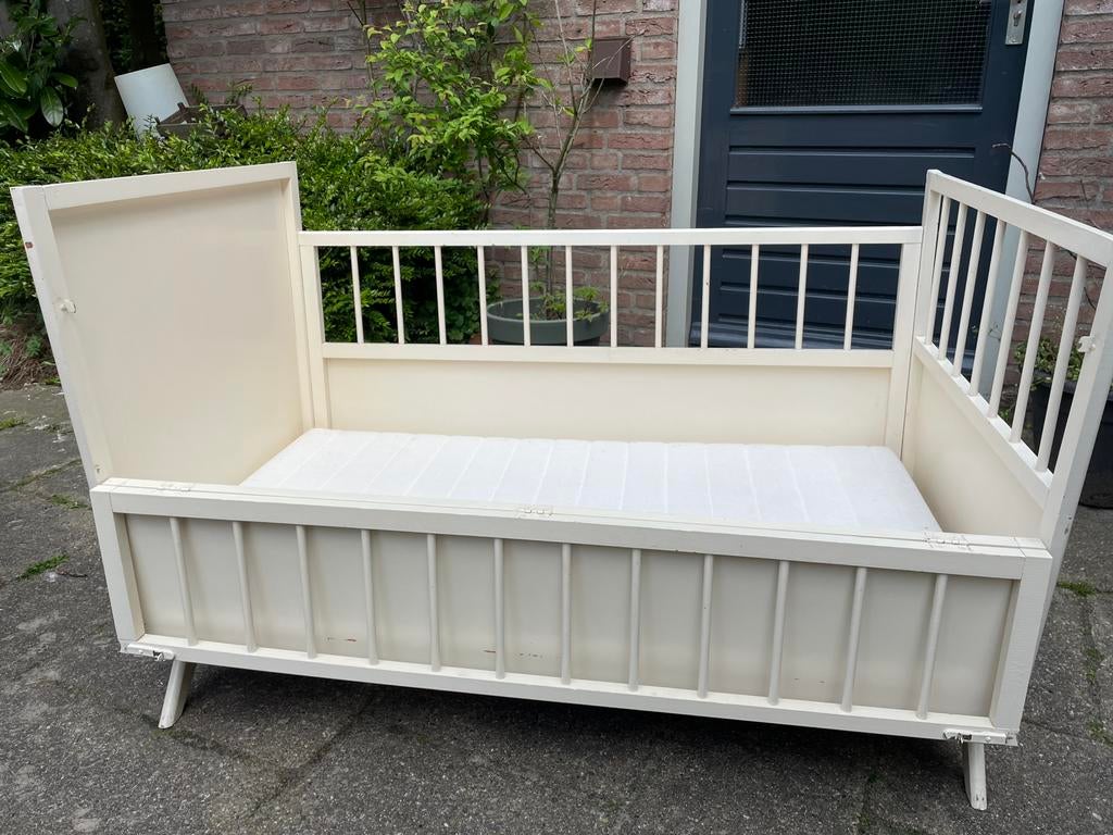 Babybed met klapdeur, Ophalen, Gebruikt, Ledikant