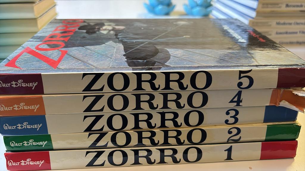Zorro Walt Disney Boeken - Complete Set 5 Delen, Boeken, Ophalen of Verzenden, Gelezen