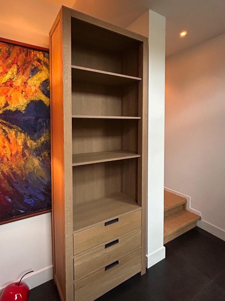 Massieve boekenkast (Goossens) met eiken fineer, Ophalen, Zo goed als nieuw, 25 tot 50 cm, 200 cm of meer