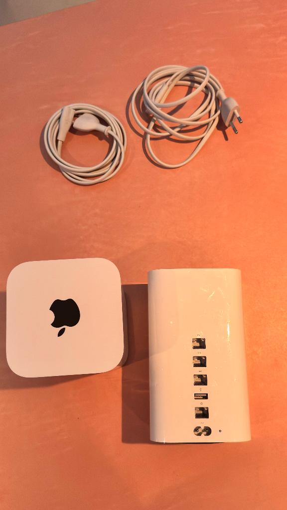 2x  Apple AirPort Time Capsule – wifi + back-up (set), Computers en Software, Routers en Modems, Ophalen of Verzenden, Zo goed als nieuw