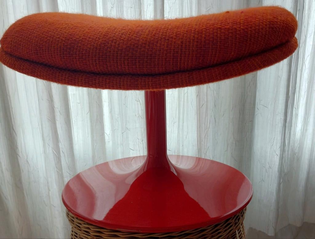 Vintage Artifort oranje space age design poef, Huis en Inrichting, Gebruikt, 50 tot 75 cm, Ophalen of Verzenden, Metaal