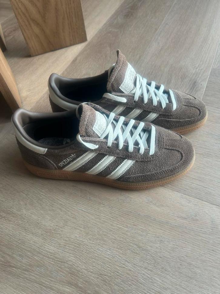 Adidas Handball Spezial - Bruin Suède Sneakers, Kleding | Dames, Schoenen, Zo goed als nieuw, Sneakers of Gympen, Bruin, Ophalen of Verzenden