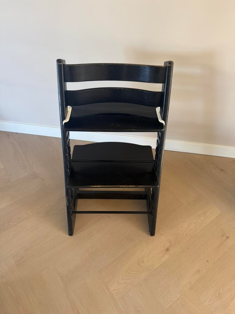 Stokke tripp trapp stoel zwart, Kinderen en Baby's, Kinderstoelen, Ophalen, Zo goed als nieuw, Meegroeistoel