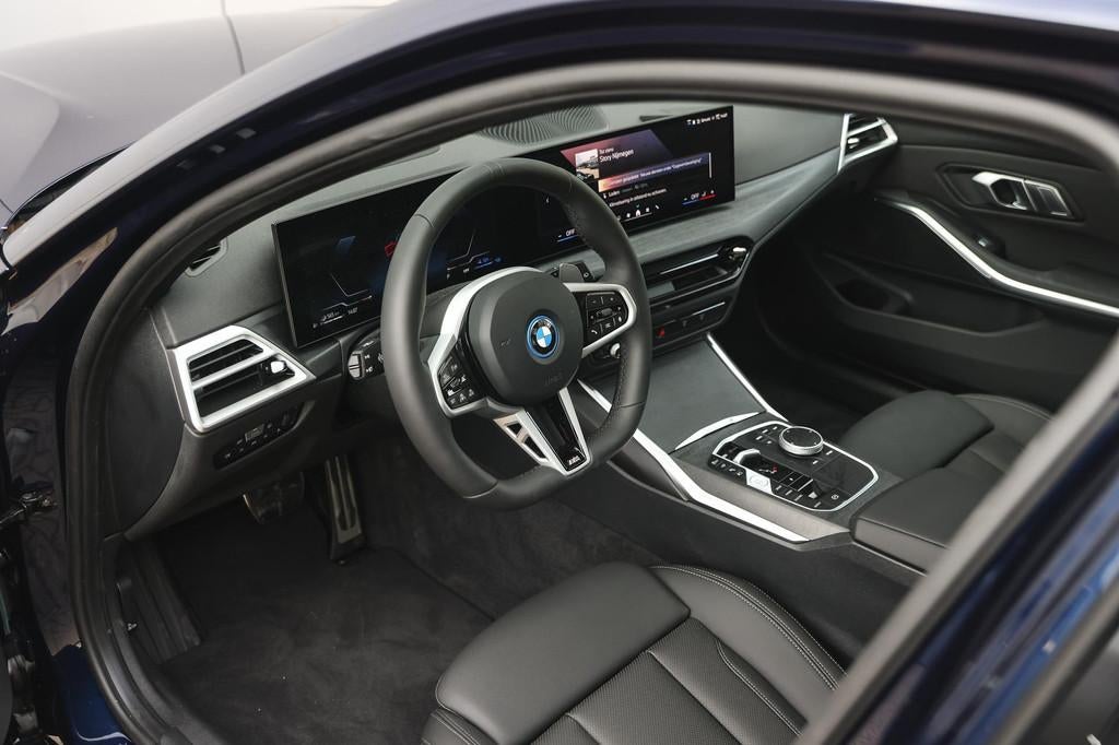 BMW 3 Serie Touring 330e High Executive M Sport Automaat / P, 1998 cc, Achterwielaandrijving, 4 cilinders, Met garantie (alle)