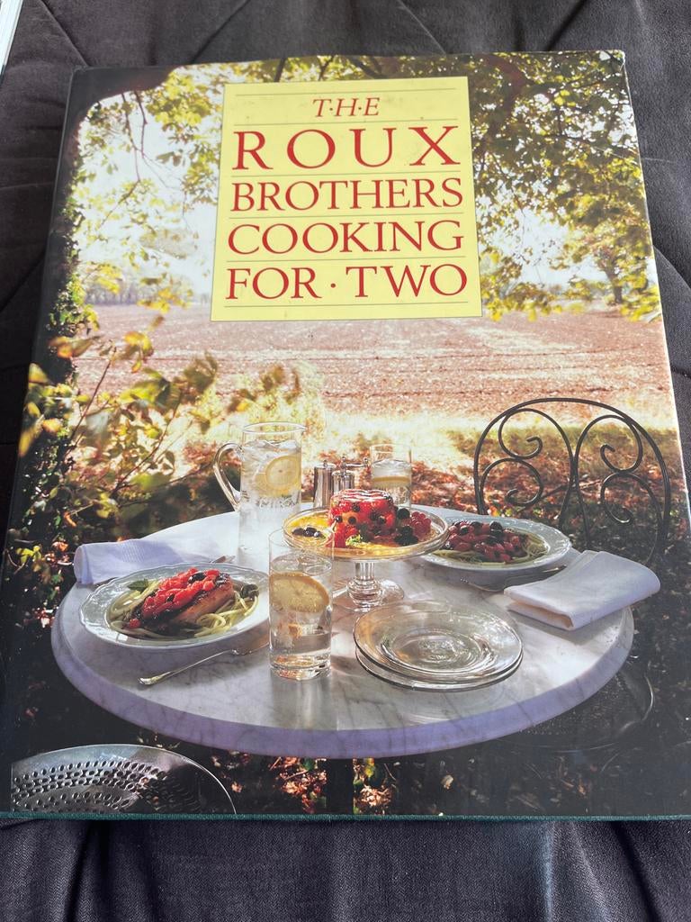 The Roux Brothers Cooking for Two kookboek, Boeken, Kookboeken, Verzenden, Gelezen