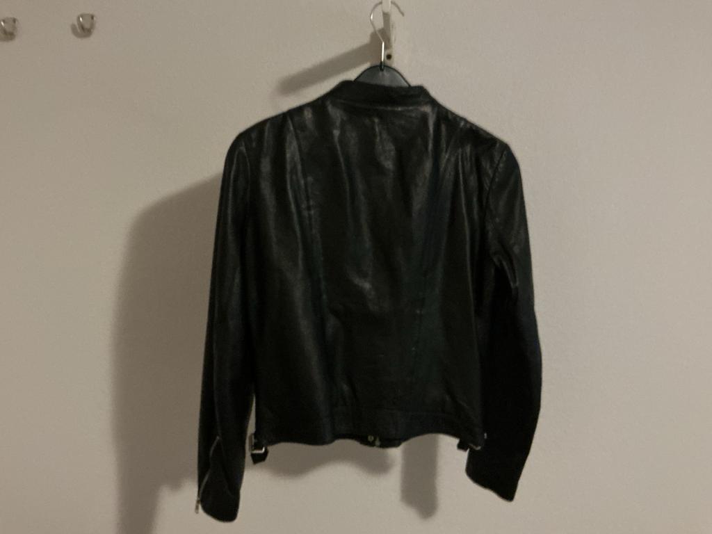 Zwart leren jasje, maat 38, Kleding | Dames, Jassen | Zomer, Ophalen of Verzenden, Gedragen, Maat 38/40 (M), Zwart