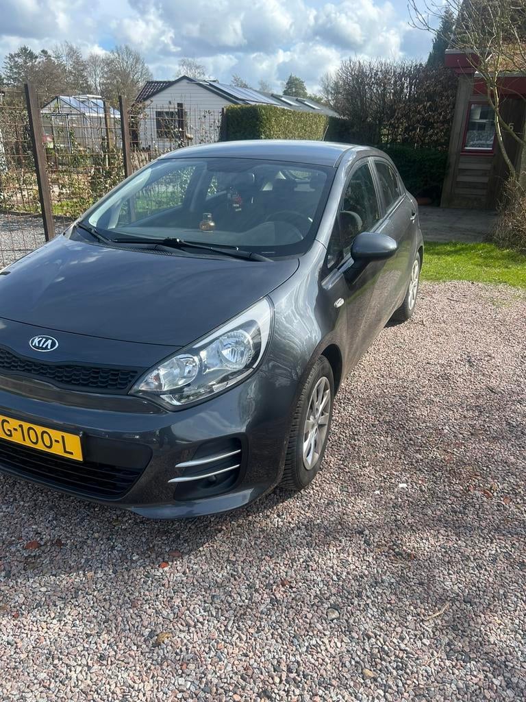 Kia Rio 1.1 Crdi 5DRS 2015 Grijs, Auto's, Kia, Voorwielaandrijving, 74 pk, 1120 cc, Origineel Nederlands