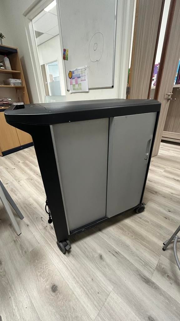 Dell Laptopkar / Oplaadkast (30 apparaten), Ophalen, Gebruikt, DELL