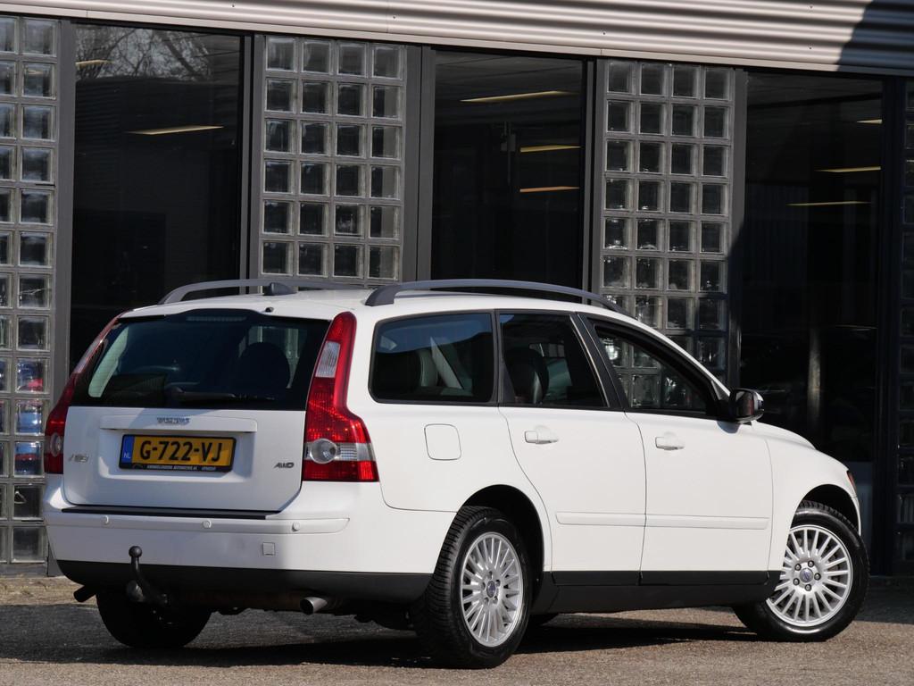 Volvo V50 2.5 T5 AWD SUMMUM/ TREKHAAK/ LEER/ HP AUDIO/ ALL-S, Automaat, Gebruikt, Zwart, 700 kg