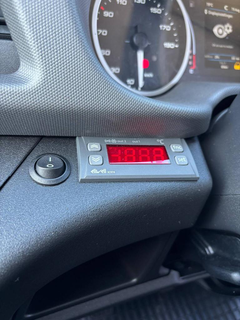 Iveco Daily 35S18HA L4H2 16M3 180PK KOELWAGEN KOELER KOEL K, Auto's, 12 maanden, Gebruikt, Zwart, 4 cilinders