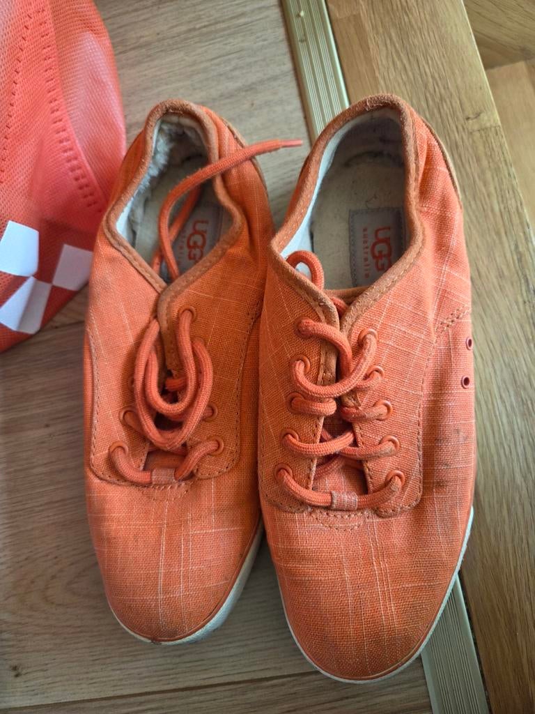 Ugg sneakers maat 37, Kleding | Dames, Schoenen, Oranje, Ophalen of Verzenden, Sneakers of Gympen, Gedragen