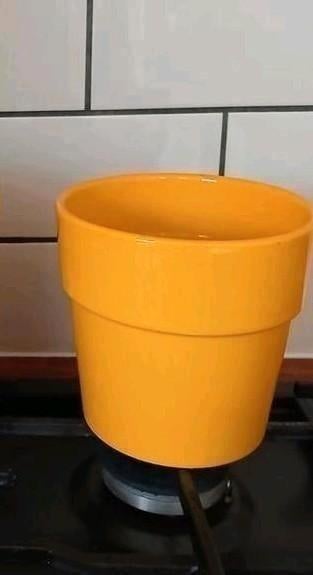 "Retro" Mosterdgele, okergele, gele bloempot voor binnen, Rond, Binnen, Ophalen of Verzenden, Zo goed als nieuw