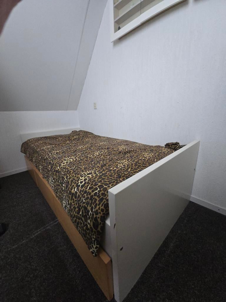 Eenpersoonsbed met 3 lades, Huis en Inrichting, Slaapkamer | Bedden, Ophalen