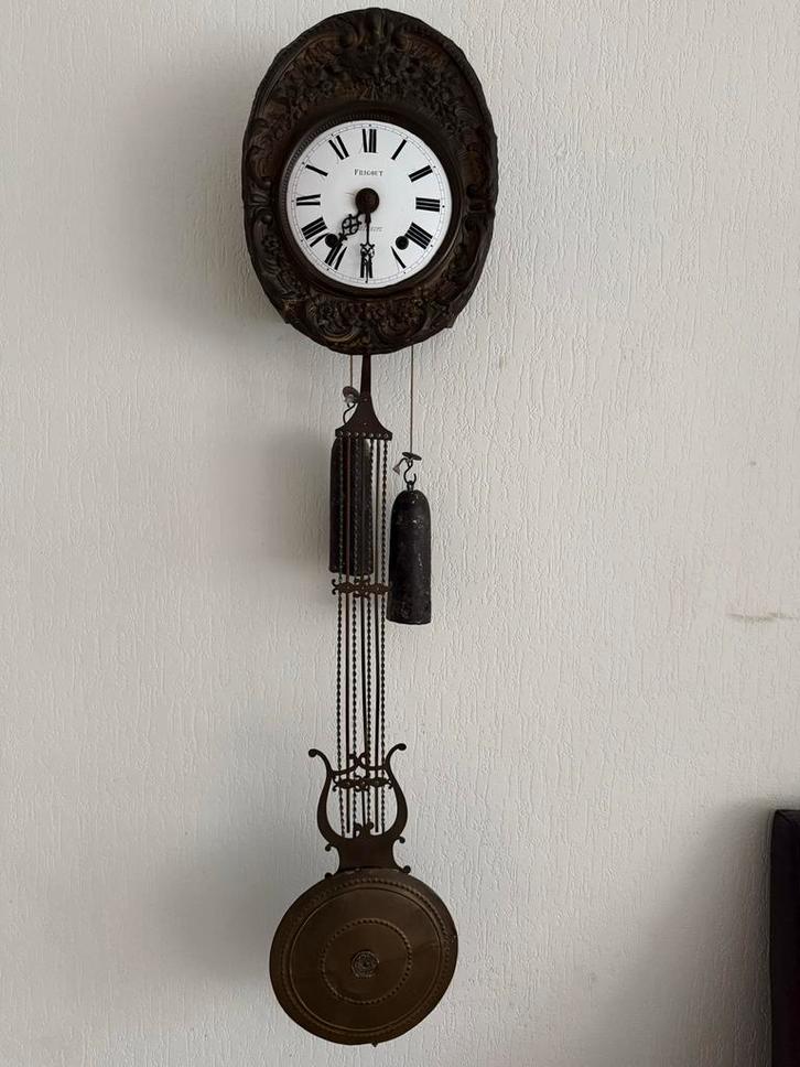 Oude Frigout klok - loopt, maar defect, Antiek en Kunst, Antiek | Klokken, Ophalen