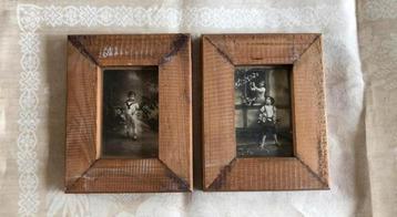 2 houten lijsten met antieke ansichtkaarten beschikbaar voor biedingen