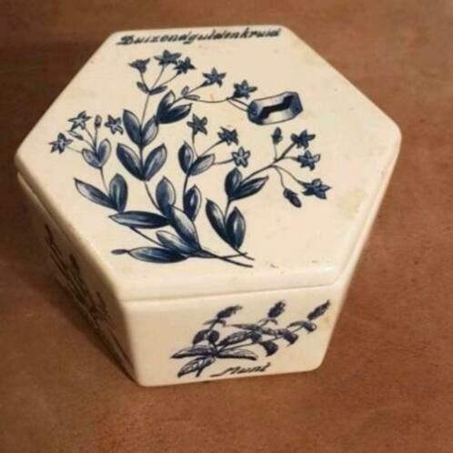 Vintage regina delfts blauw keramiek doos met bloemen, Huis en Inrichting, Keuken | Servies, Zo goed als nieuw, Overige typen