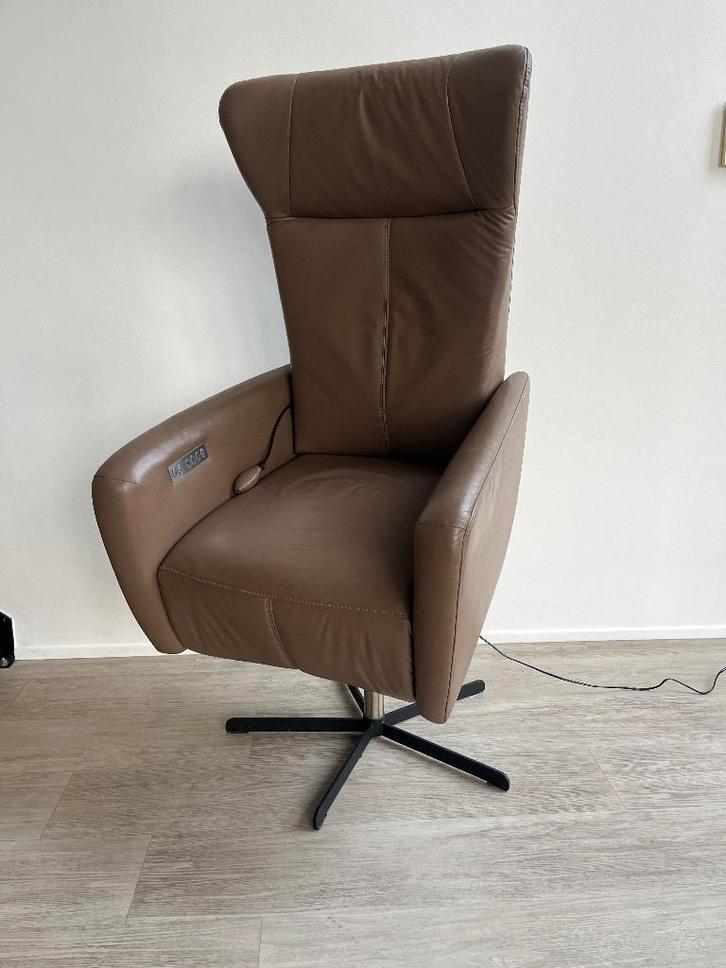 Prominent Sorisso Sta Op Relaxfauteuil Taupe Leer XL, Huis en Inrichting, Fauteuils, Zo goed als nieuw, Leer, Minder dan 50 cm