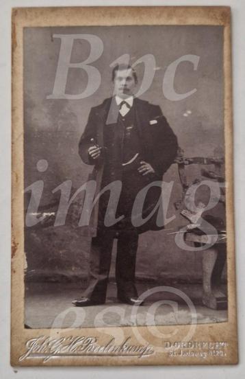 cdv man pijp in hand Dordrecht 1900's beschikbaar voor biedingen
