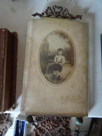 4 antieke Franse fotolijstjes met strik beschikbaar voor biedingen