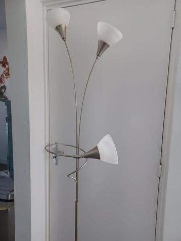 Te koop: 2 mooie vloerlampen.  beschikbaar voor biedingen