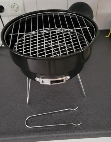 NIEUWE houtskoolbarbecue met *draagtas/koeltas. beschikbaar voor biedingen