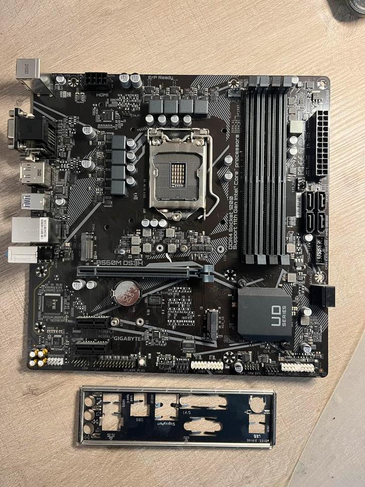 Gigabyte B560M DS3H Moederbord, Computers en Software, Moederborden, Gebruikt, Intel, DDR4, Ophalen of Verzenden