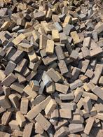 Gratis af te halen: ca 10 m2 klinkers geel en blauw, Tuin en Terras, Tegels en Klinkers, Ophalen, Gebruikt, Klinkers, 10 m² of meer