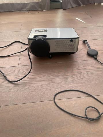 Strex projector sp64 + Google chromecast v3 beschikbaar voor biedingen